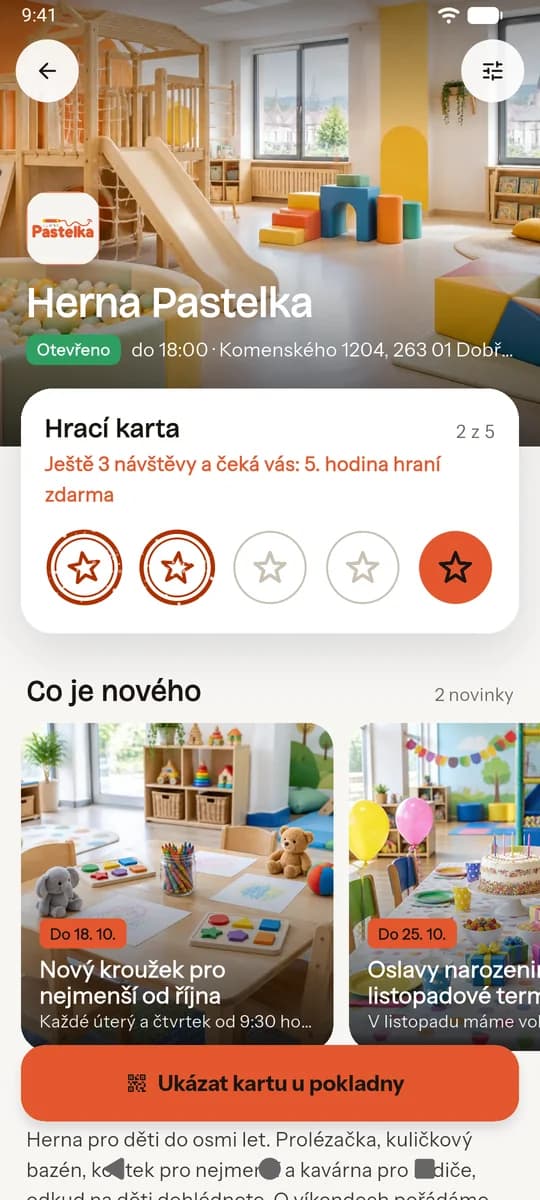 Hrací karta Herny Pastelka s razítky ve tvaru hvězdy a novinkami herny