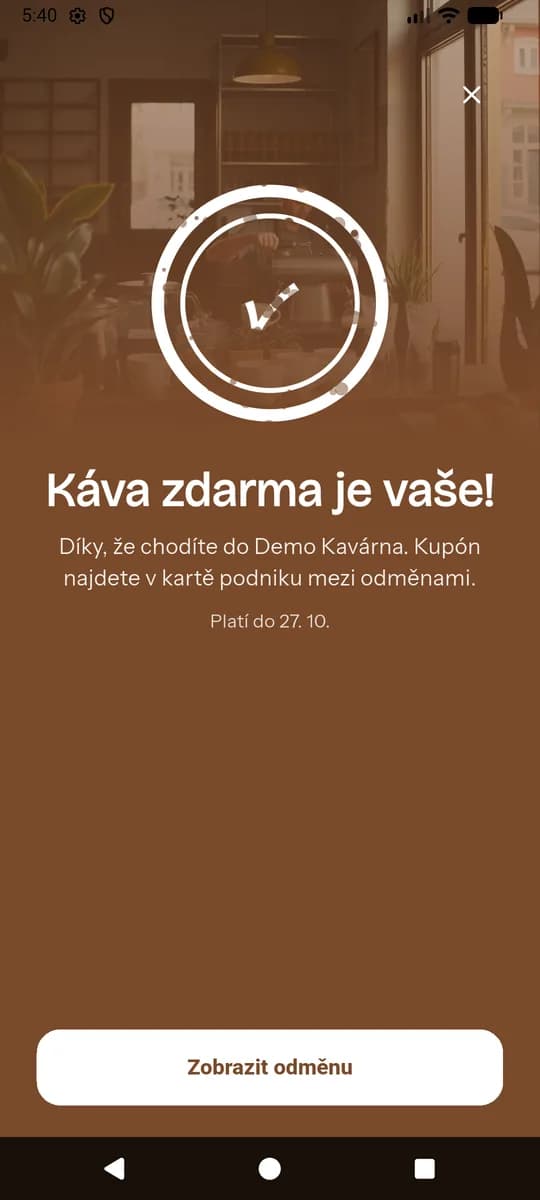 Obrazovka po dokončení karty: Káva zdarma je vaše, kupón je v kartě podniku