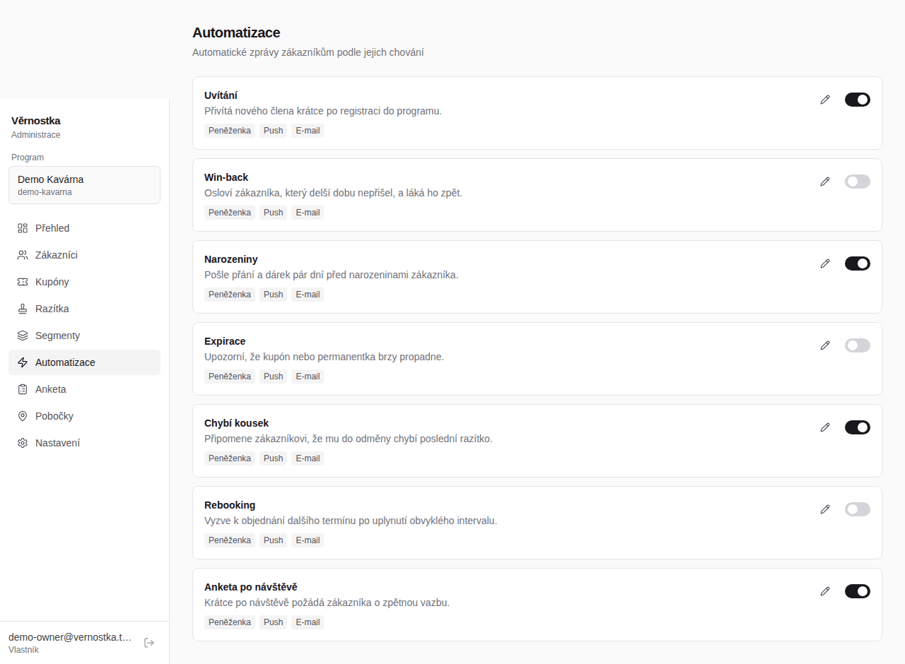Administrace — sedm automatizací jako přepínače (skutečná obrazovka)